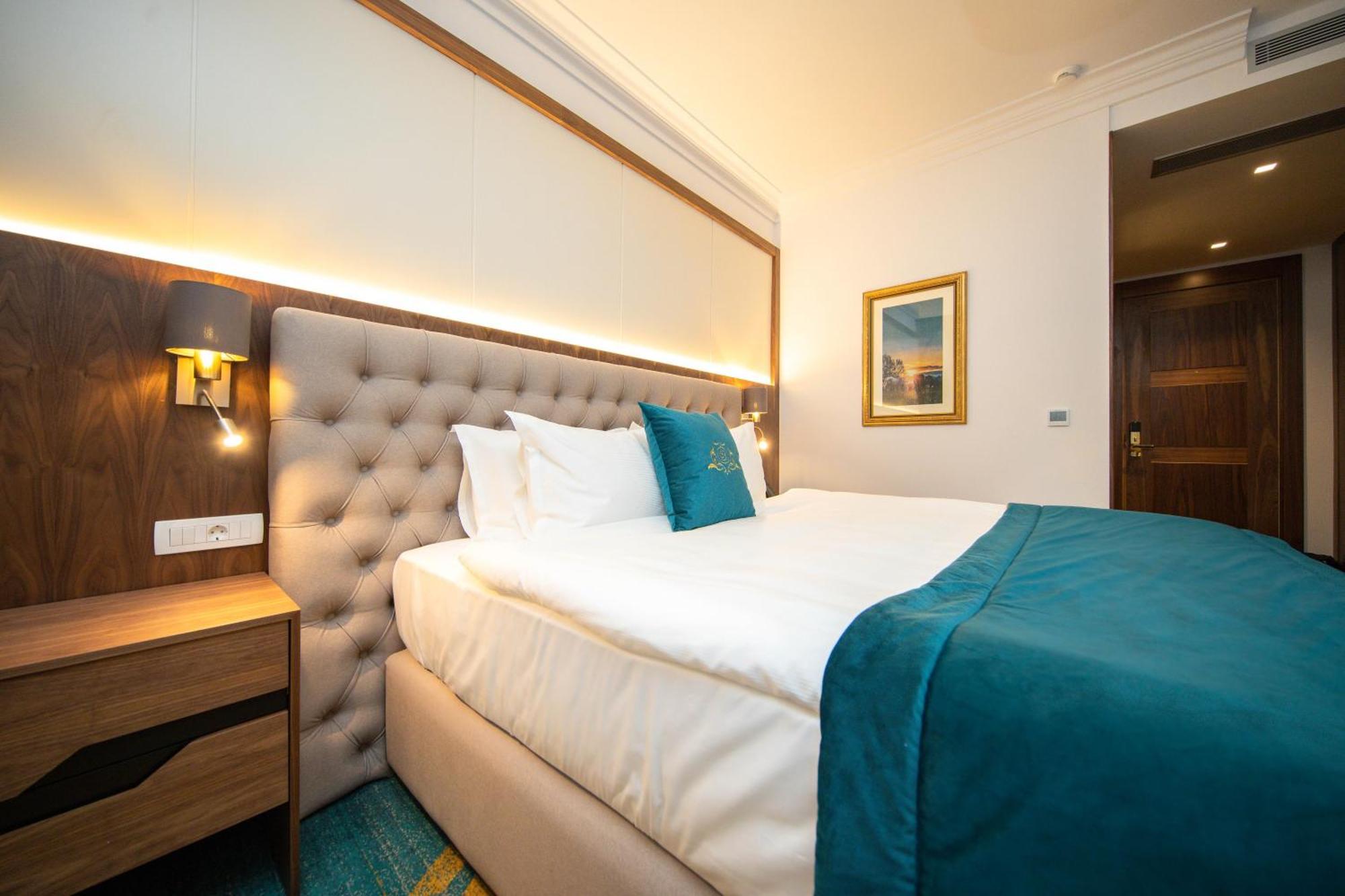 Grand Hotel Belushi Boge Kültér fotó