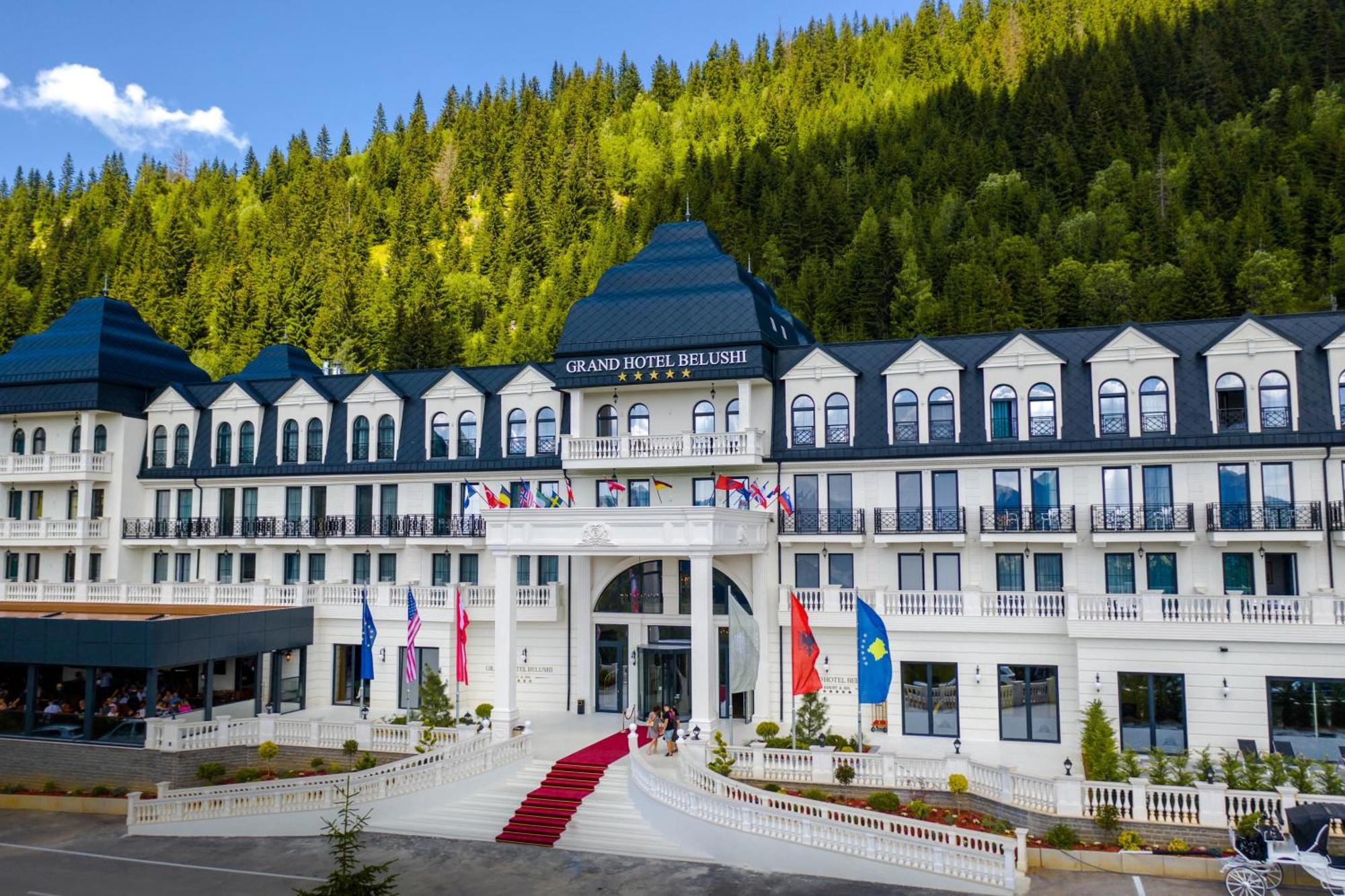 Grand Hotel Belushi Boge Kültér fotó