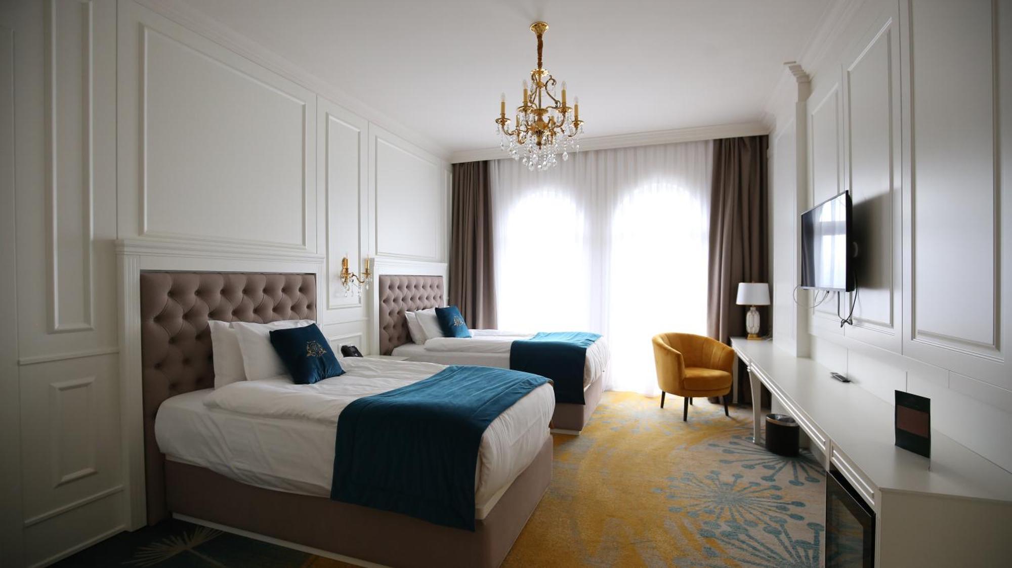 Grand Hotel Belushi Boge Kültér fotó