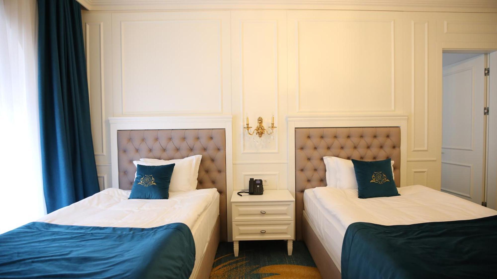Grand Hotel Belushi Boge Kültér fotó