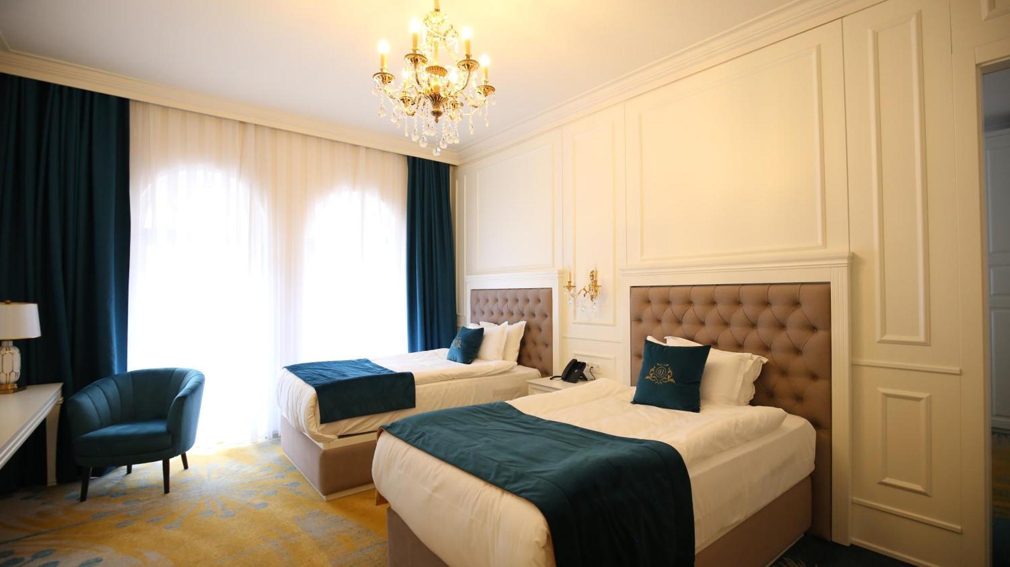 Grand Hotel Belushi Boge Kültér fotó