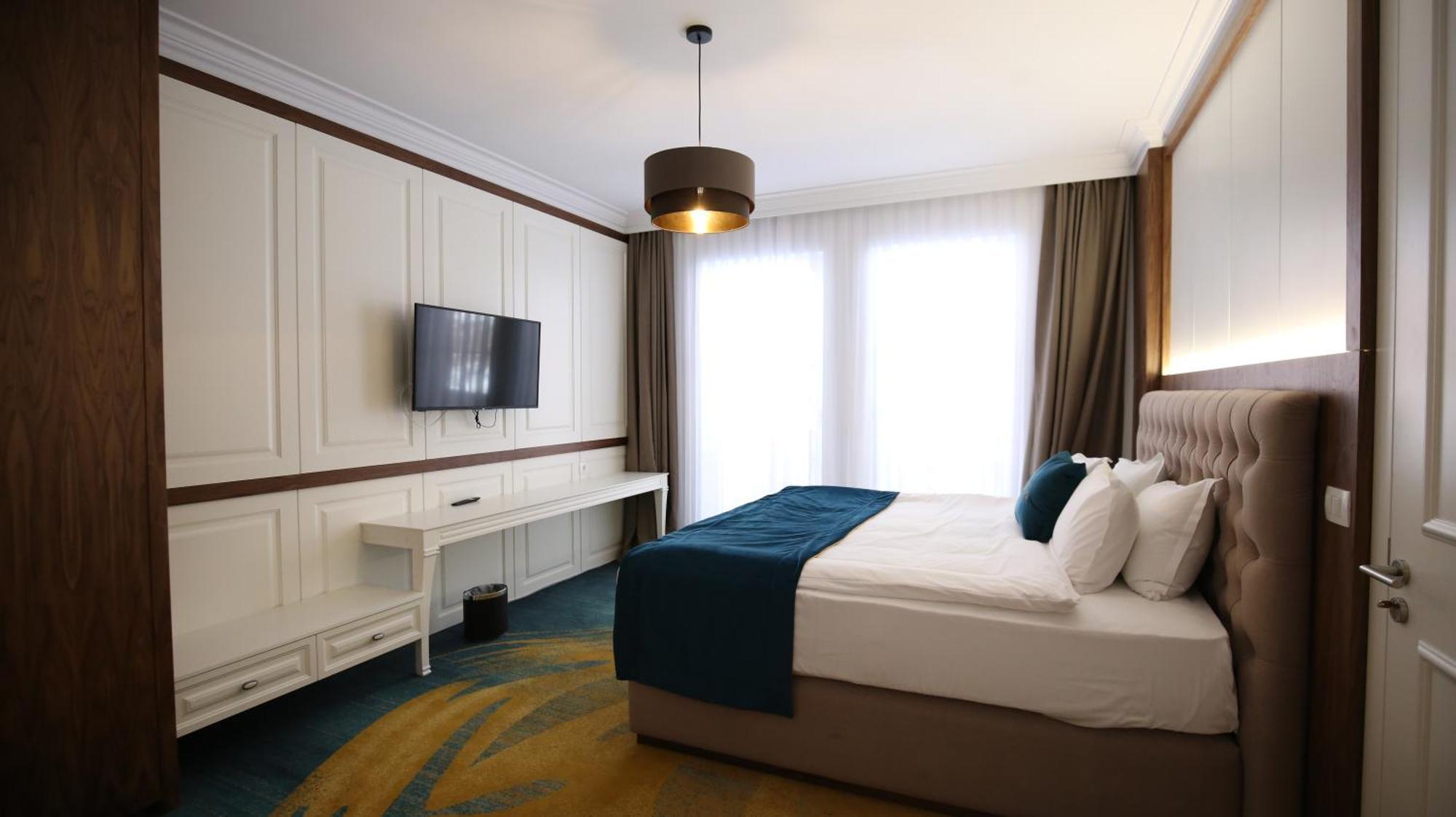 Grand Hotel Belushi Boge Kültér fotó