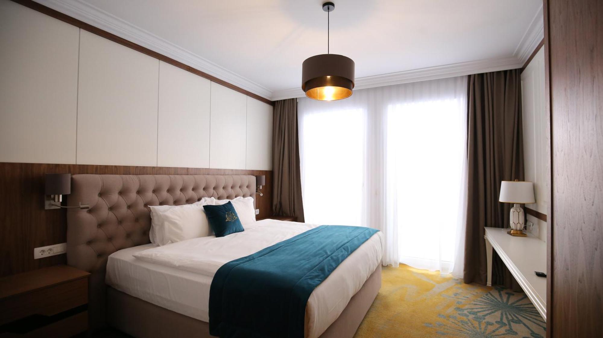 Grand Hotel Belushi Boge Kültér fotó