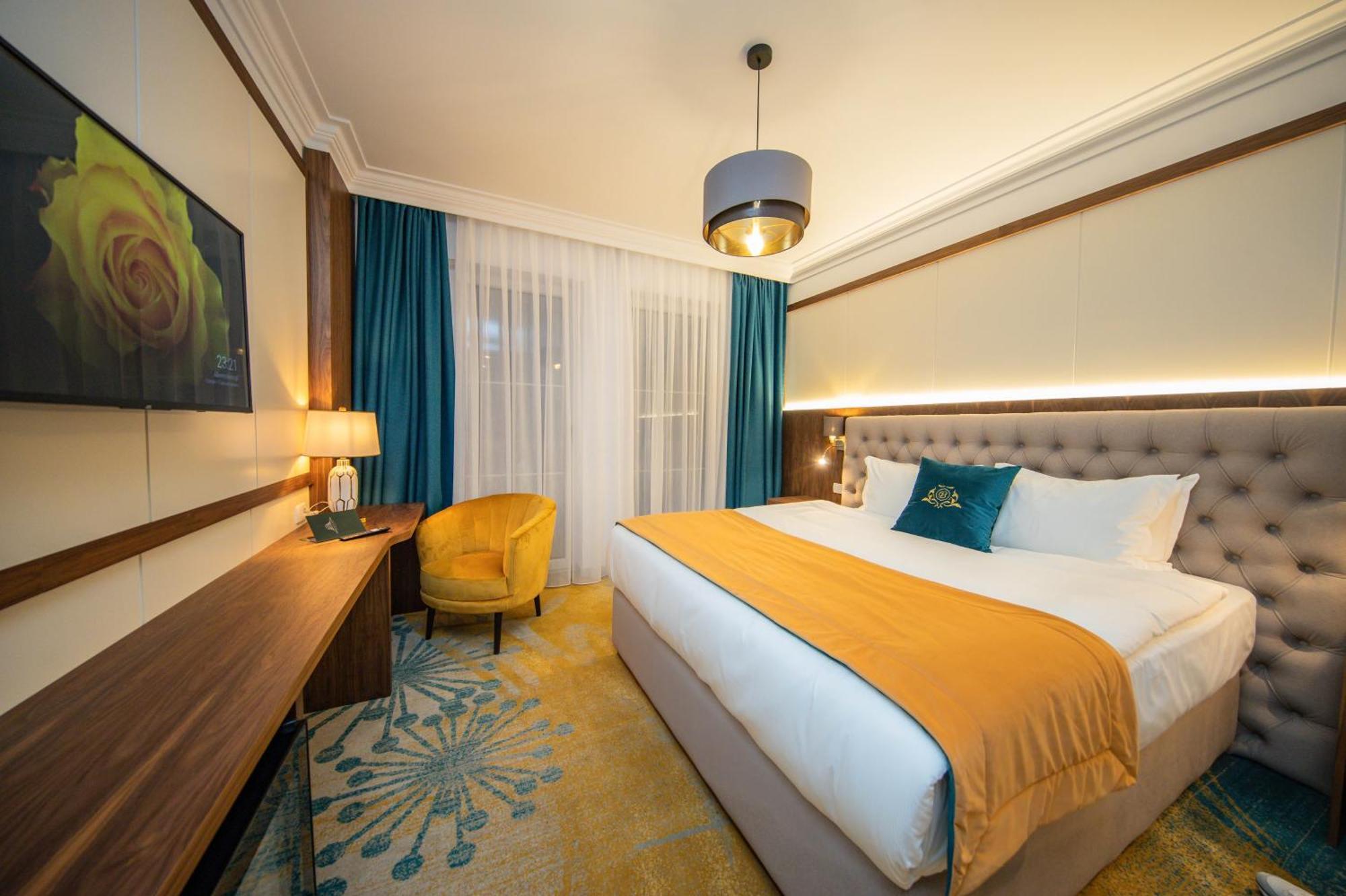 Grand Hotel Belushi Boge Kültér fotó
