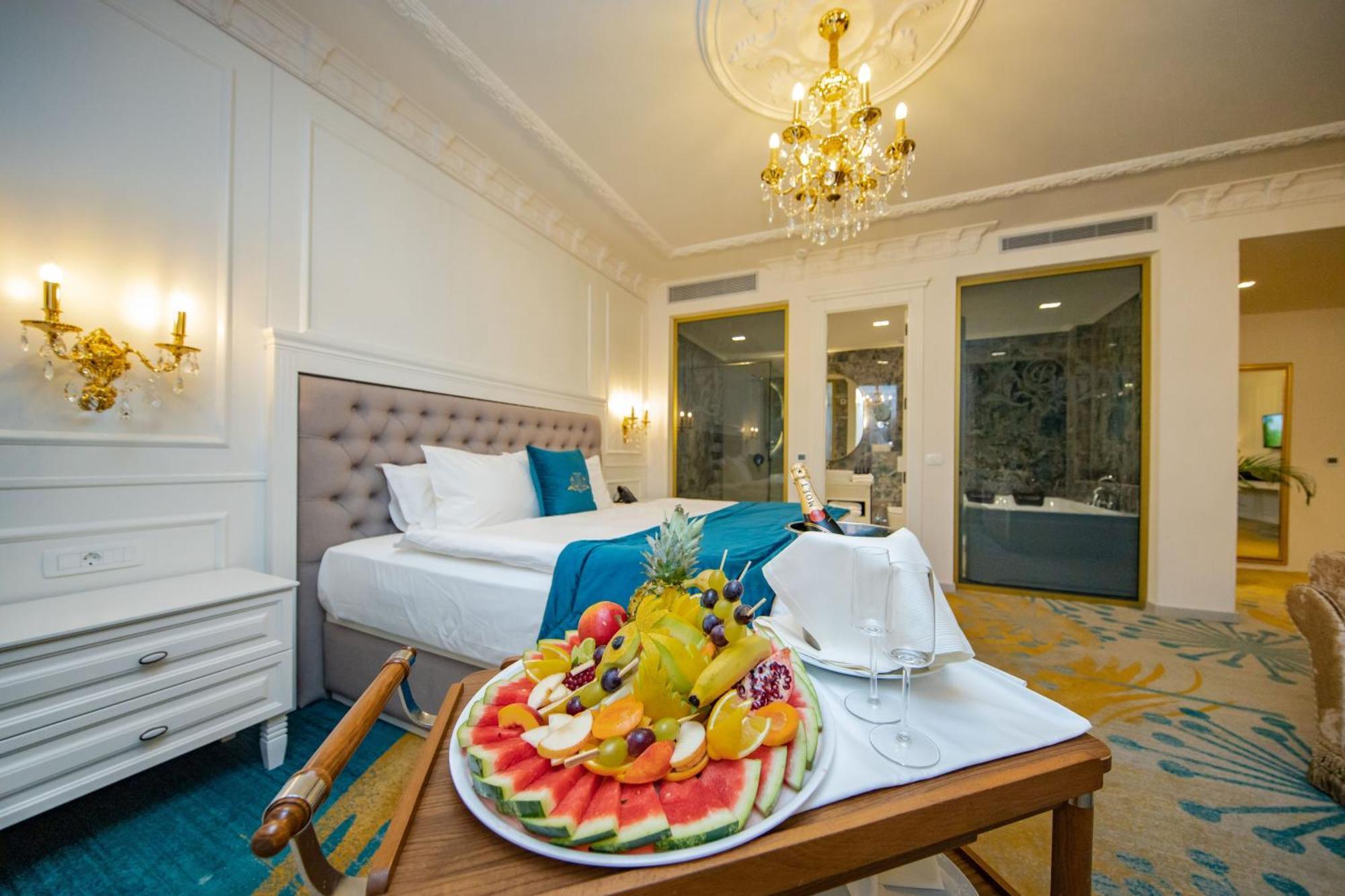 Grand Hotel Belushi Boge Kültér fotó