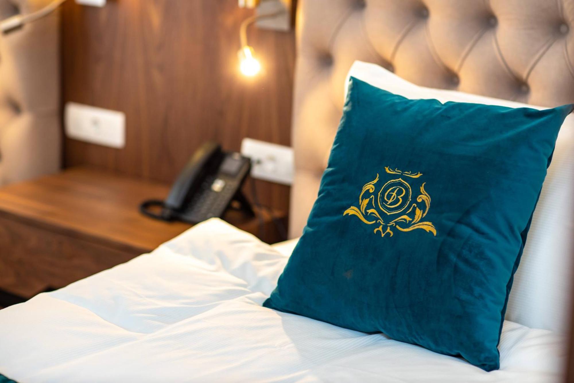 Grand Hotel Belushi Boge Kültér fotó