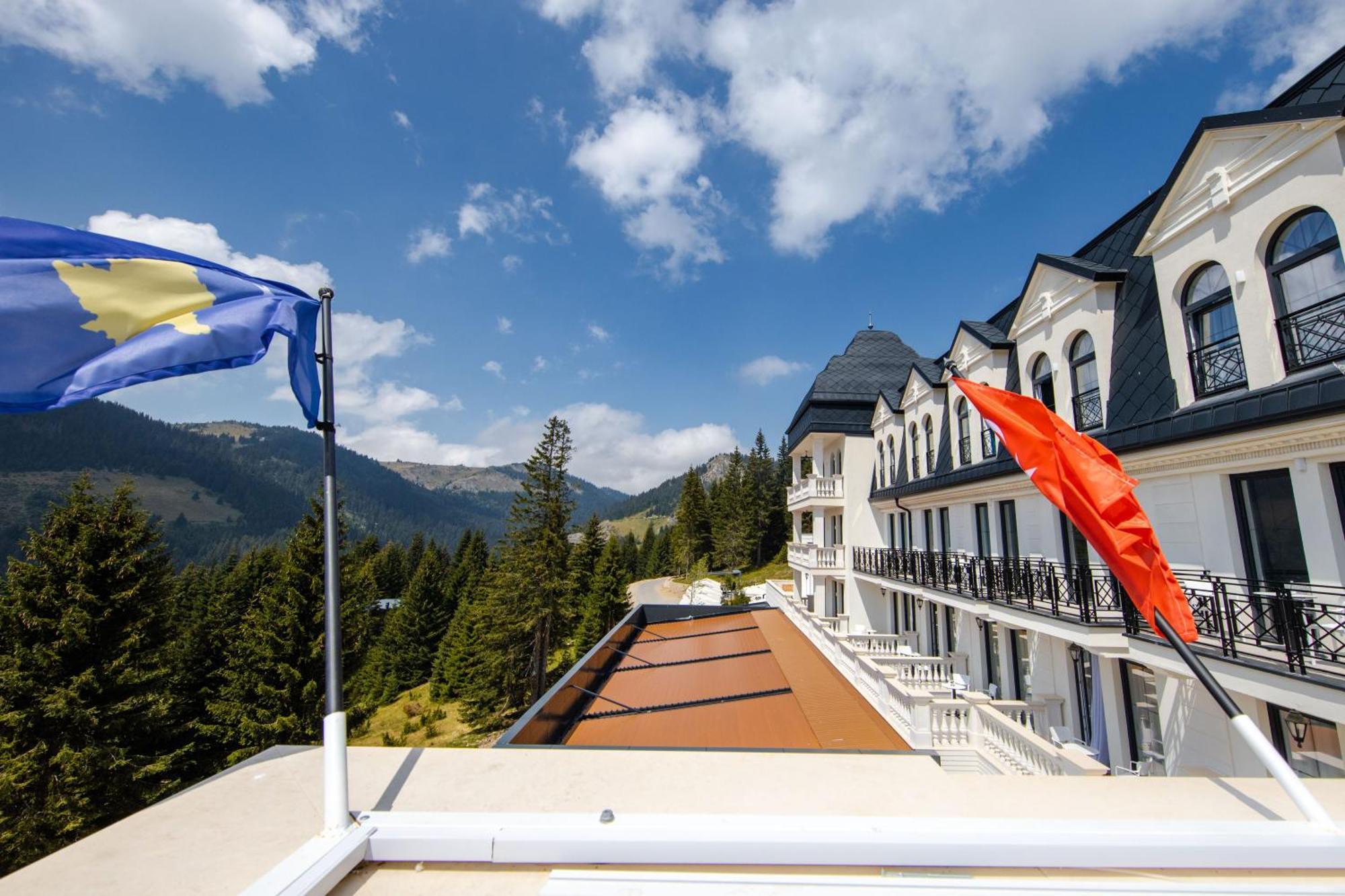 Grand Hotel Belushi Boge Kültér fotó